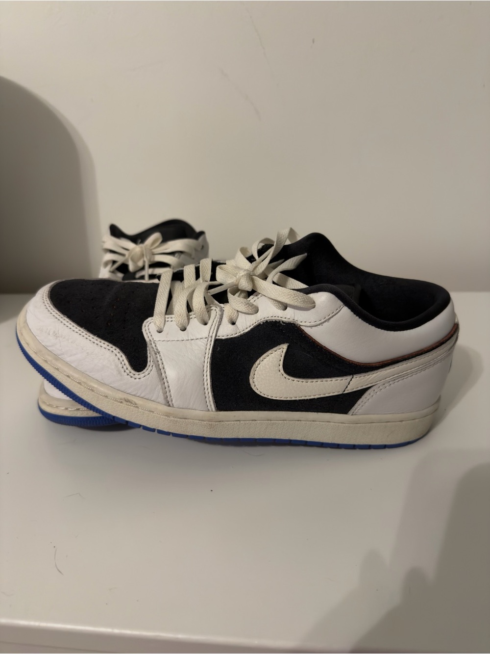 Jordan Low Top Sneakers in Black, White & Blue